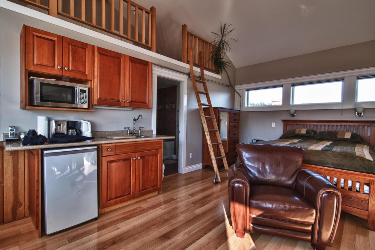 Birds Of A Feather Victoria Oceanfront Studio Suites Colwood Zewnętrze zdjęcie