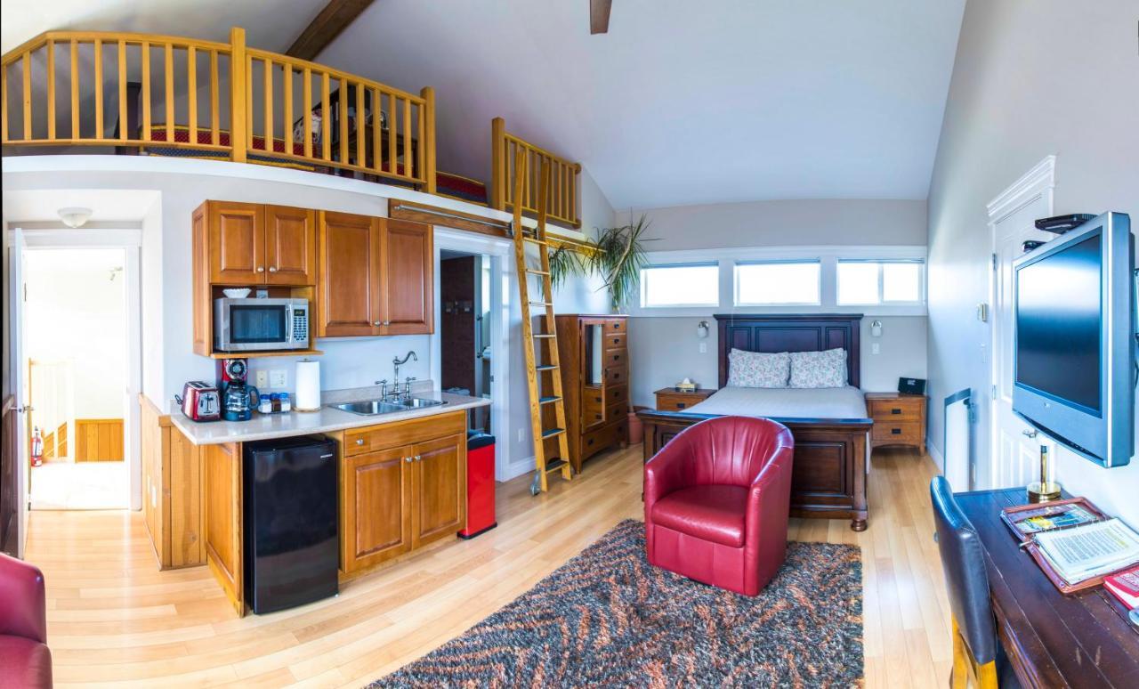 Birds Of A Feather Victoria Oceanfront Studio Suites Colwood Zewnętrze zdjęcie