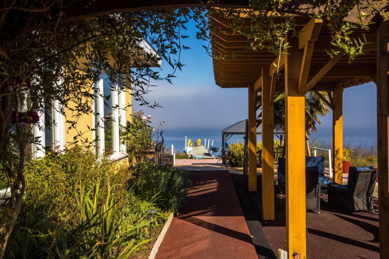 Birds Of A Feather Victoria Oceanfront Studio Suites Colwood Zewnętrze zdjęcie