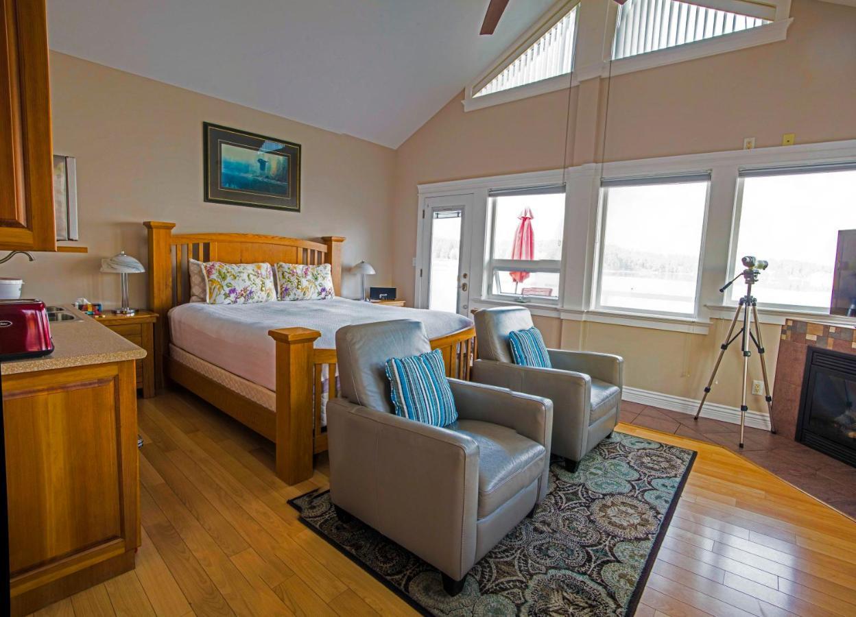 Birds Of A Feather Victoria Oceanfront Studio Suites Colwood Zewnętrze zdjęcie