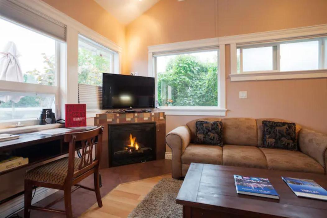 Birds Of A Feather Victoria Oceanfront Studio Suites Colwood Zewnętrze zdjęcie