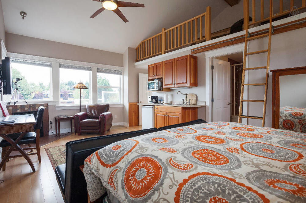 Birds Of A Feather Victoria Oceanfront Studio Suites Colwood Zewnętrze zdjęcie