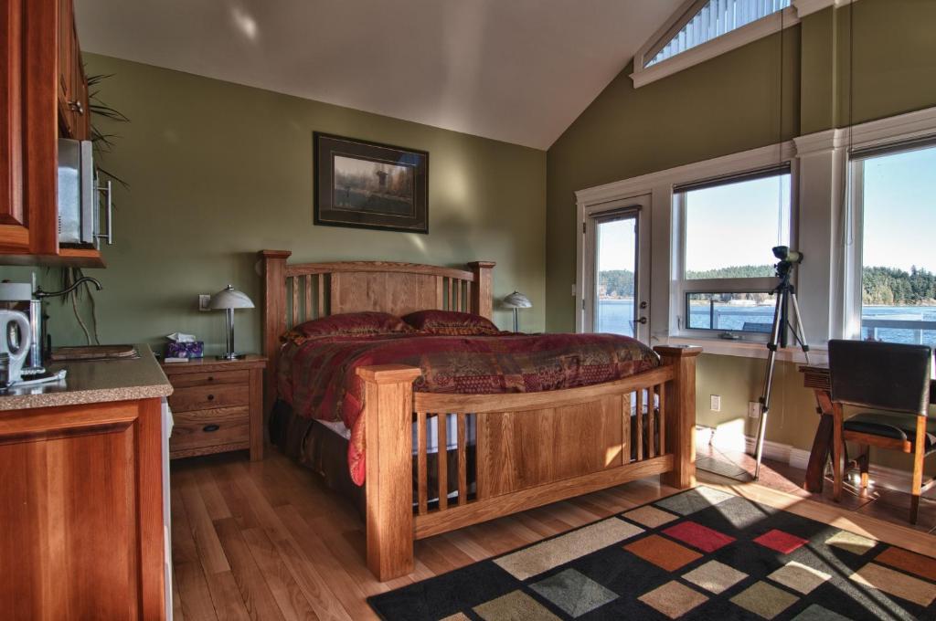 Birds Of A Feather Victoria Oceanfront Studio Suites Colwood Pokój zdjęcie